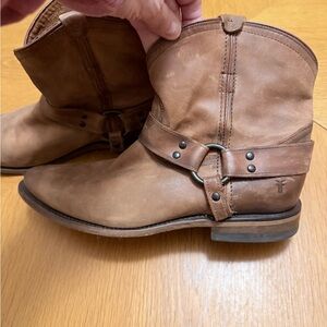 Frye Distressed Brown Leather Ankle Boots, LIKE NEW!